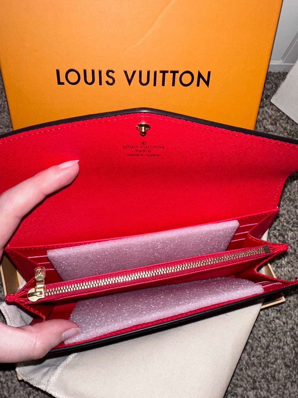 Louis Vuitton Sarah Wallet - Picture 15 of 15